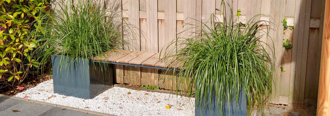 Gartenbank mit pflanzkübel Gartenbank mit pflanzkübel