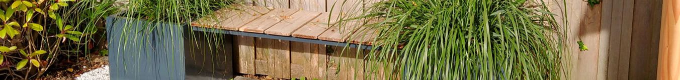 Gartenbank mit Pflanzkübel Gartenbank mit Pflanzkübel