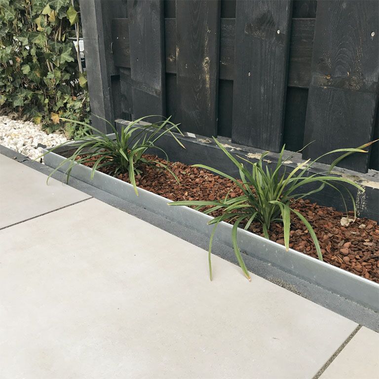 Verzinkte Stahlkanten abgeflacht 13 cm Komplettsatz pro 15 Meter