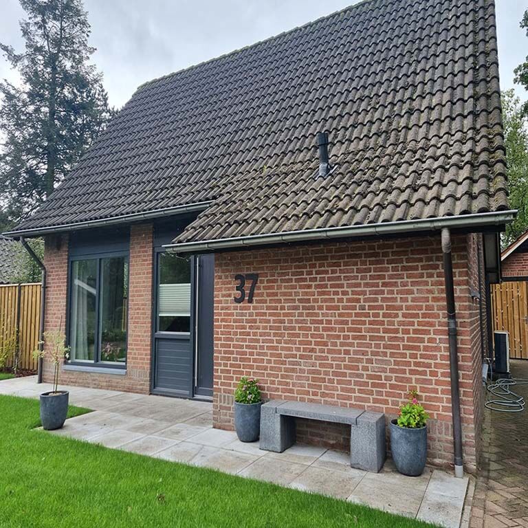 Schwarze Edelstahl-Hausnummer 7 - 30 cm