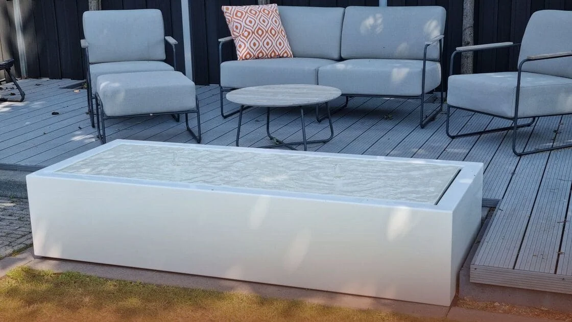 Wie installiert man einen Wassertisch?